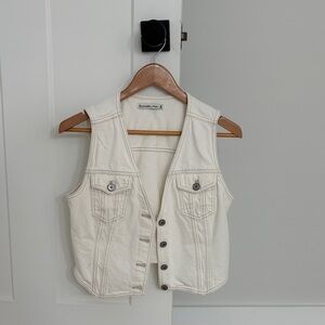 Abercrombie & Fitch Off-White Denim Button Vest